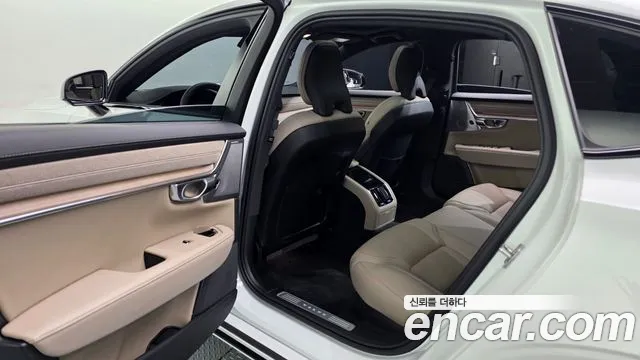 Volvo S90 — Фото автомобиля 26