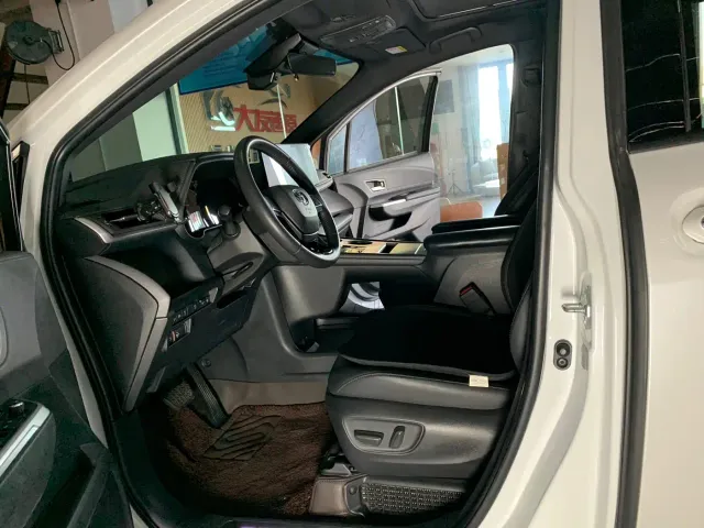 Toyota Sienna — Фото автомобиля 5