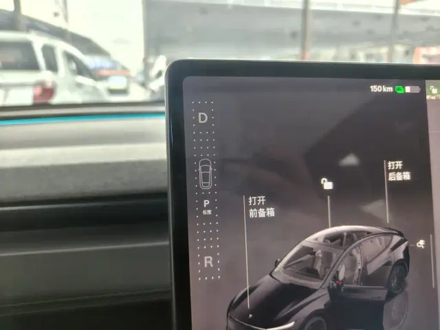 Tesla Model Y — Фото автомобиля 13