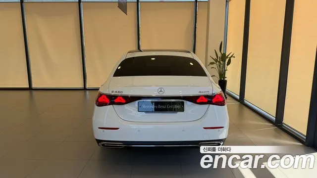 Mercedes-Benz E-Class — Фото автомобиля 4