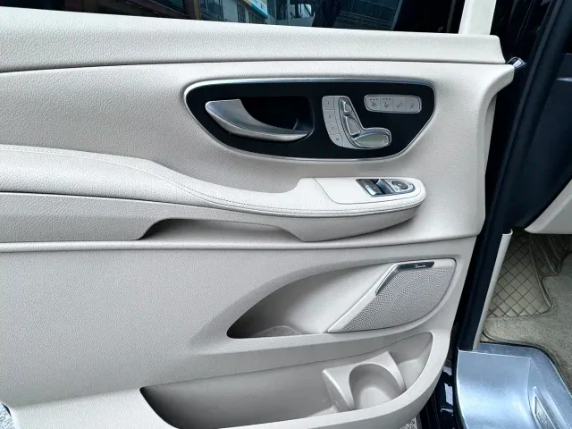 Mercedes-Benz V-Class — Фото автомобиля 12