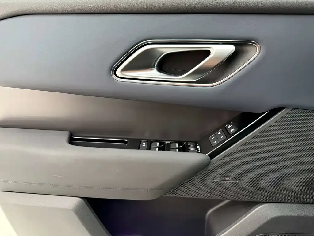 Land Rover Range Rover Velar 2024 Dynamic SE — Фото автомобиля 16