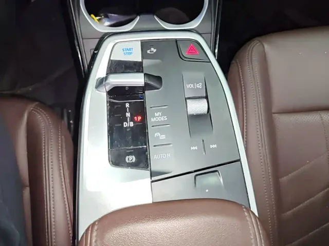 BMW iX1 — Фото автомобиля 13