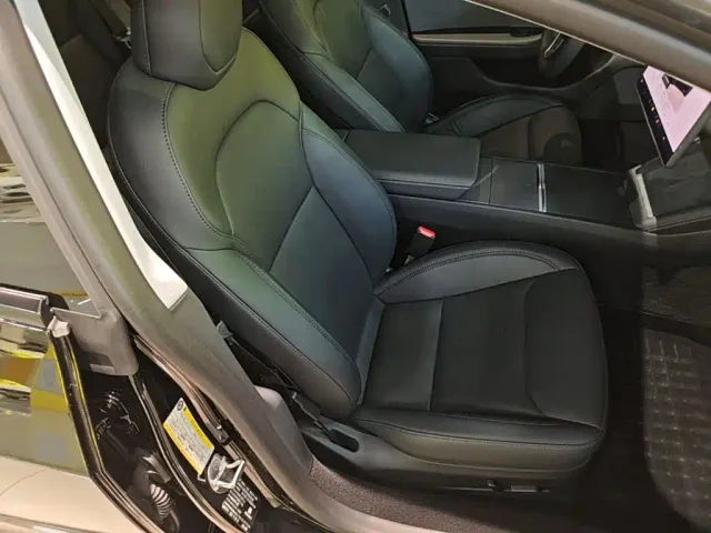 Tesla Model 3 — Фото автомобиля 24