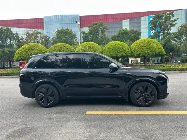 Li Auto L8 — Фото автомобиля 9
