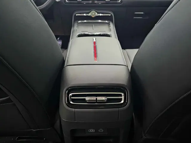 Hongqi HS5 — Фото автомобиля 9