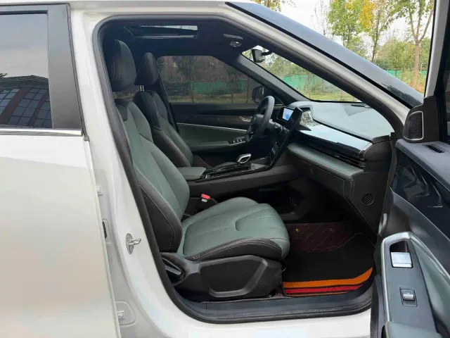 Geely Boyue — Фото автомобиля 9