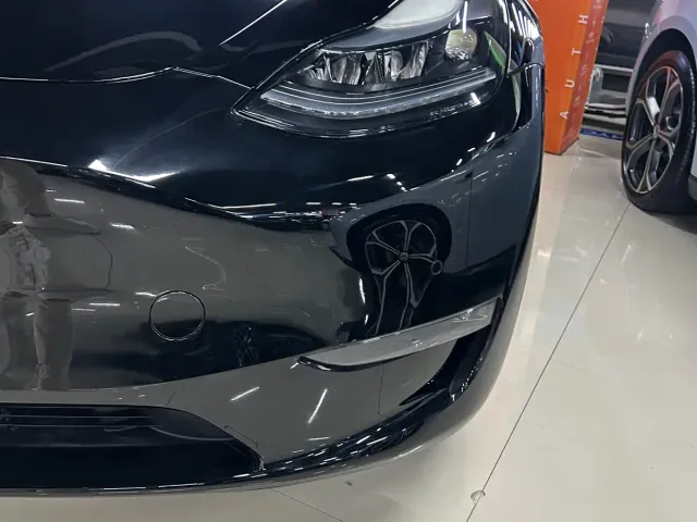 Tesla Model Y — Фото автомобиля 11