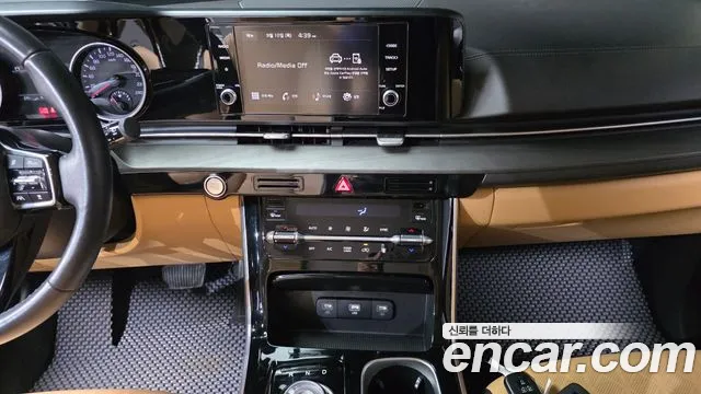 Kia Carnival Generation 4 — Фото автомобиля 22