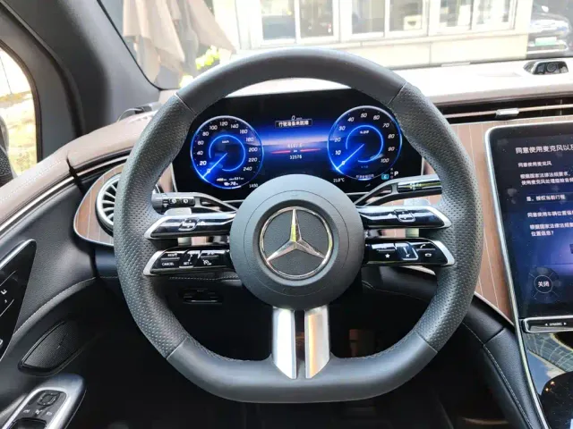 Mercedes-Benz EQE SUV — Фото автомобиля 5