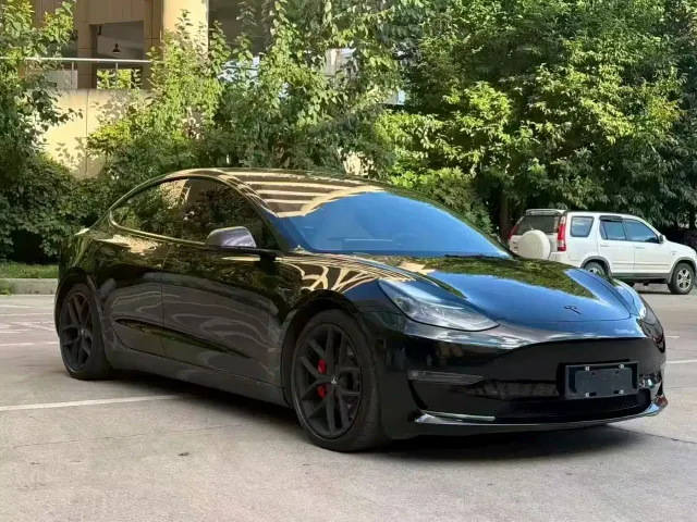 Tesla Model 3 — Фото автомобиля 3