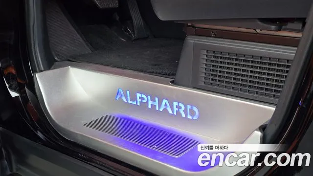 Toyota Alphard — Фото автомобиля 28
