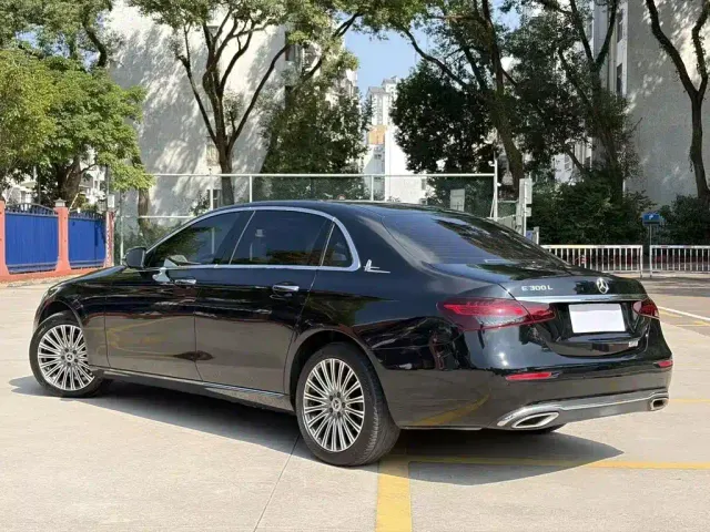 Mercedes-Benz E-Class — Фото автомобиля 7