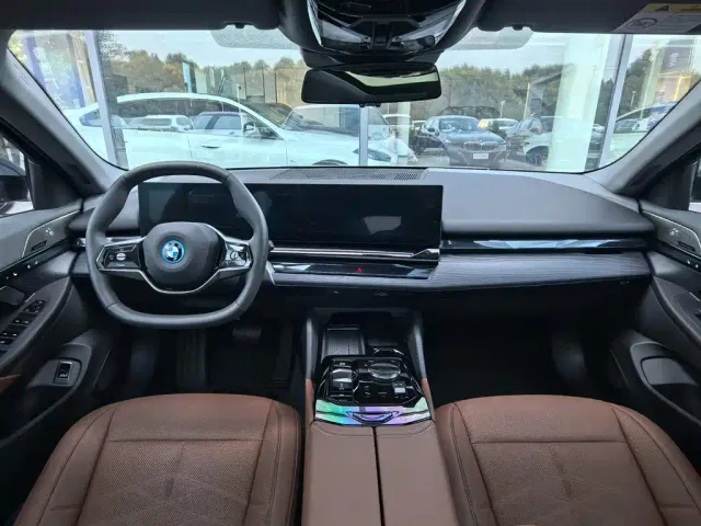 BMW BMW i5 2024 eDrive 35L Premium Luxury Package — Фото автомобиля 5