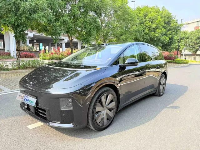 Фотография автомобиля — Li Auto i8
