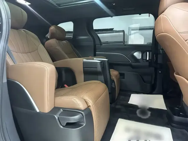 Toyota Granvia — Фото автомобиля 16