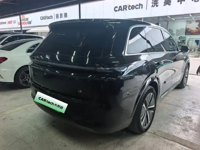 Li Auto L8 — Фото автомобиля 11