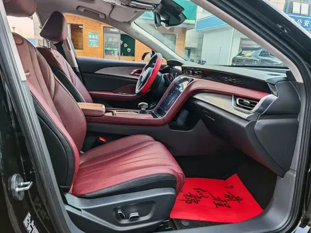 Hongqi H5 — Фото автомобиля 6