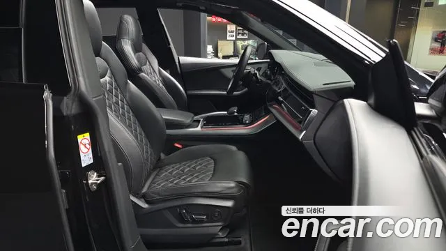 Audi Q8 55 TFSI quattro Premium — Фото автомобиля 11