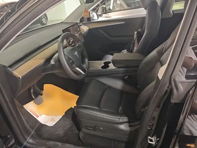 Tesla Model Y — Фото автомобиля 14