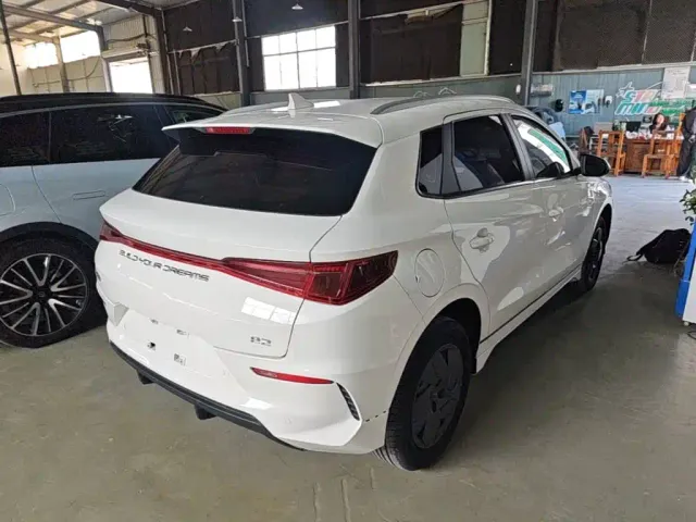 BYD e2 — Фото автомобиля 6