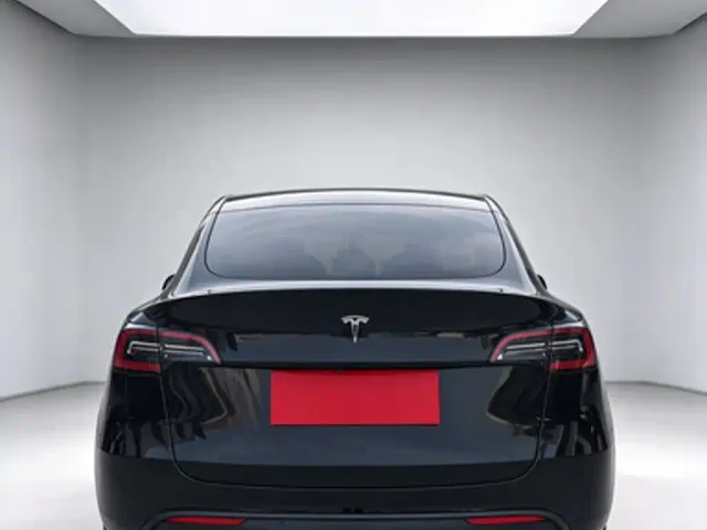 Tesla Model Y — Фото автомобиля 5