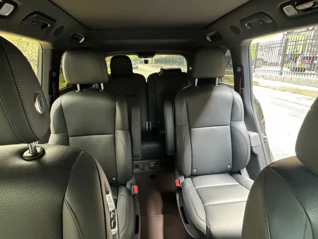 Li Auto L8 — Фото автомобиля 13