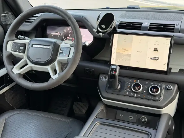 Land Rover Defender — Фото автомобиля 7