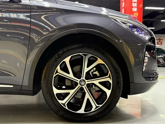 BYD Tang — Фото автомобиля 27