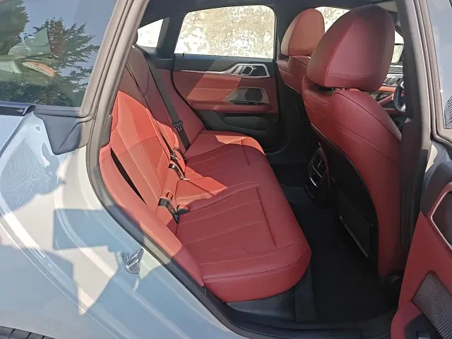 BMW i4 — Фото автомобиля 17