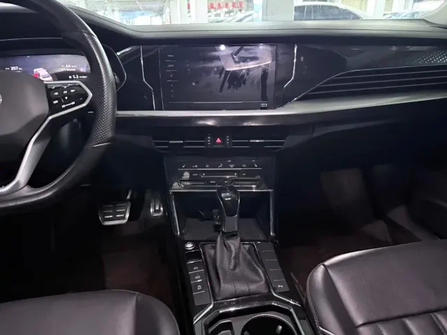Volkswagen Passat — Фото автомобиля 12