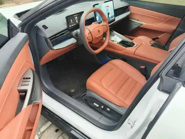 Dongfeng Yipai eπ007 2024 Extended Range 200Air — Фото автомобиля 8
