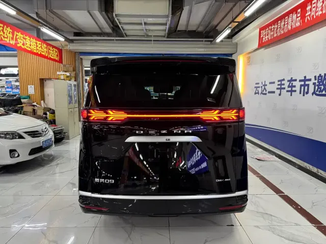 Denza Denza D9 2022 DM-i 970 AWD Flagship — Фото автомобиля 9