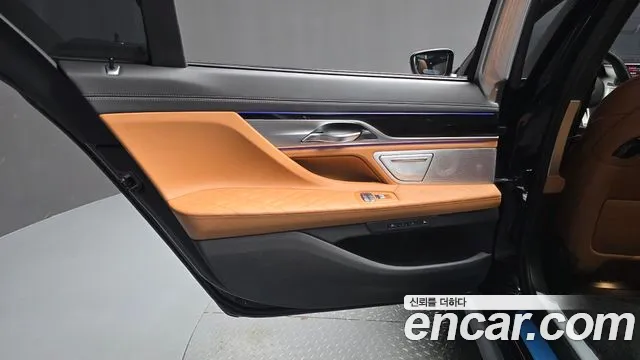 BMW 7 Series — Фото автомобиля 14