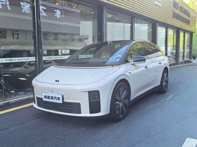 Фотография автомобиля — Li Auto i6
