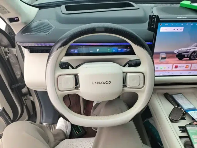 Lynk & Co 900 — Фото автомобиля 10