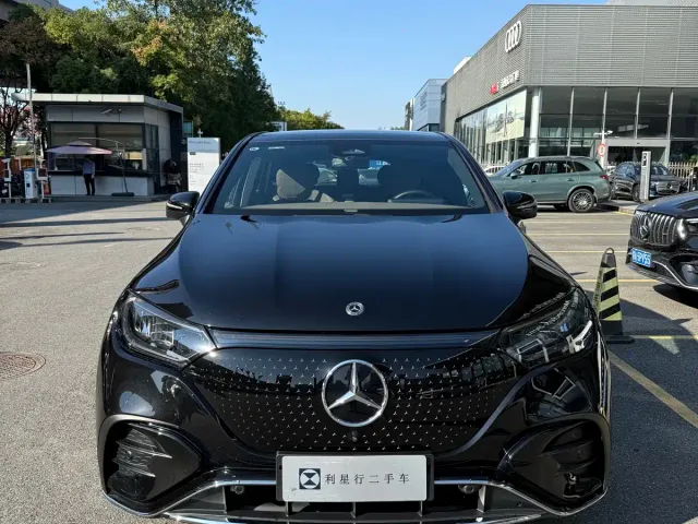 Mercedes-Benz EQE SUV — Фото автомобиля 2