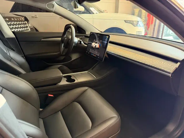 Tesla Model 3 — Фото автомобиля 7