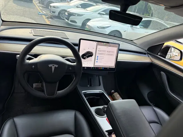 Tesla Model Y — Фото автомобиля 4