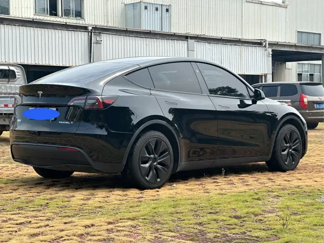 Tesla Model Y — Фото автомобиля 7