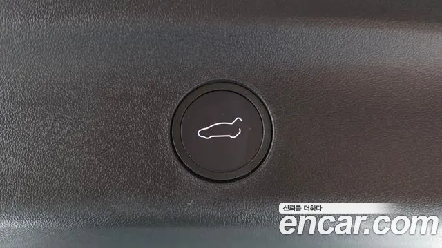 Tesla Model Y — Фото автомобиля 18
