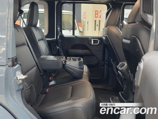 Jeep Wrangler JL — Фото автомобиля 16