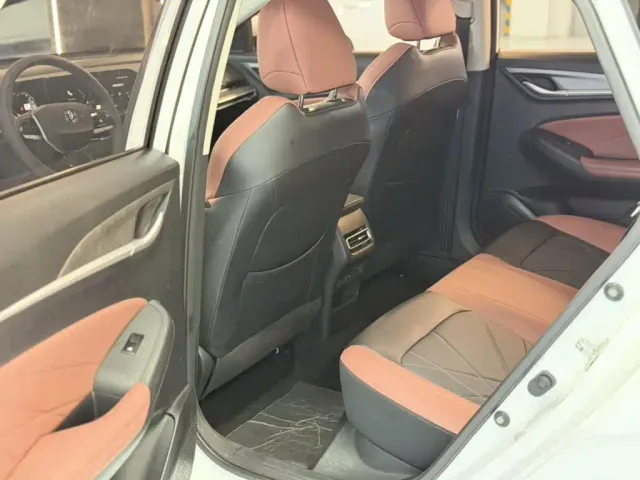Changan Eado — Фото автомобиля 13