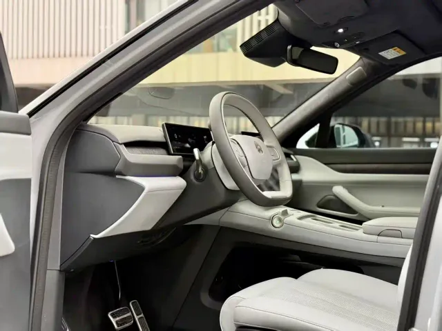 Nio ES8 — Фото автомобиля 5
