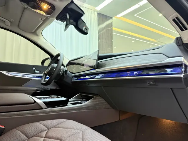 BMW 7 Series — Фото автомобиля 13