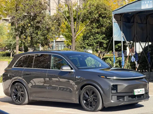 Li Auto L8 — Фото автомобиля 3