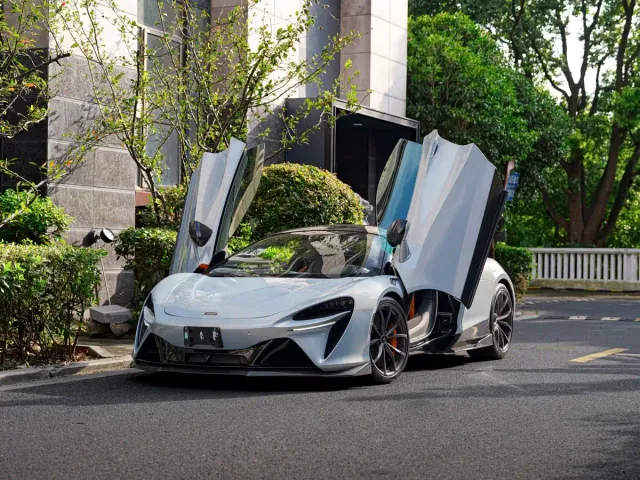 Фотография автомобиля — McLaren Artura