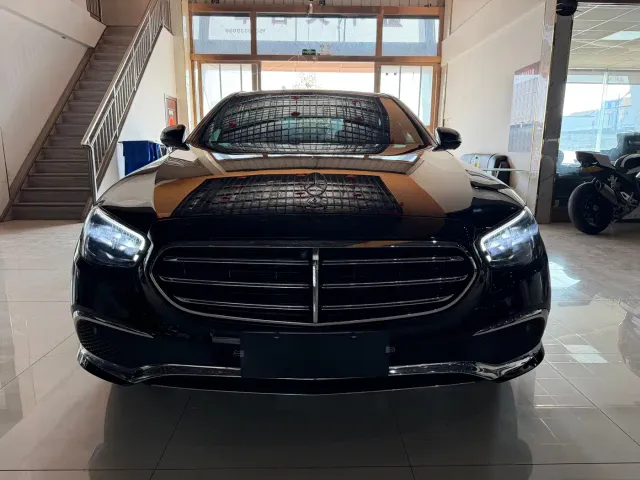 Mercedes-Benz E-Class — Фото автомобиля 2
