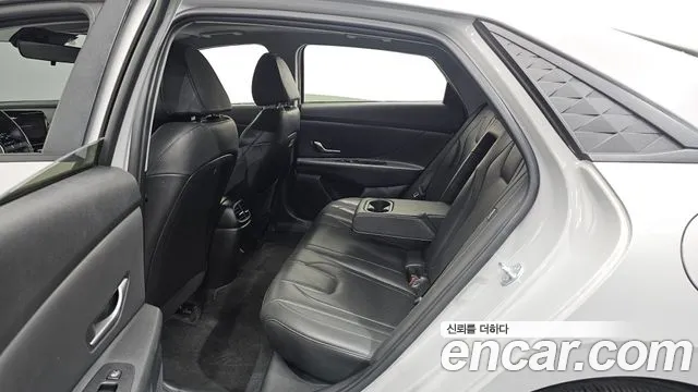 Hyundai Avante CN7 — Фото автомобиля 11