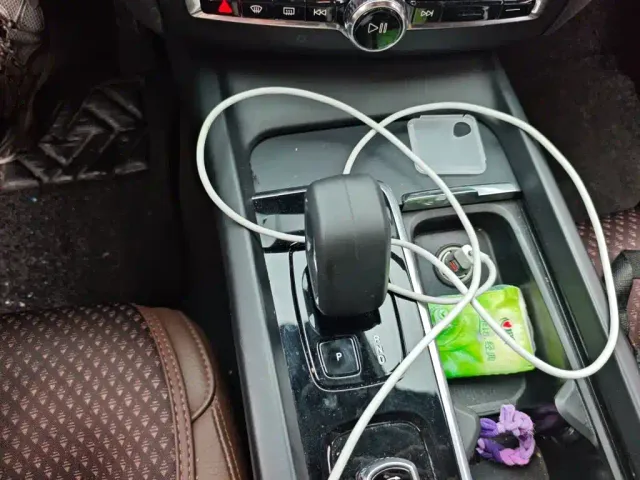 Volvo XC60 — Фото автомобиля 10